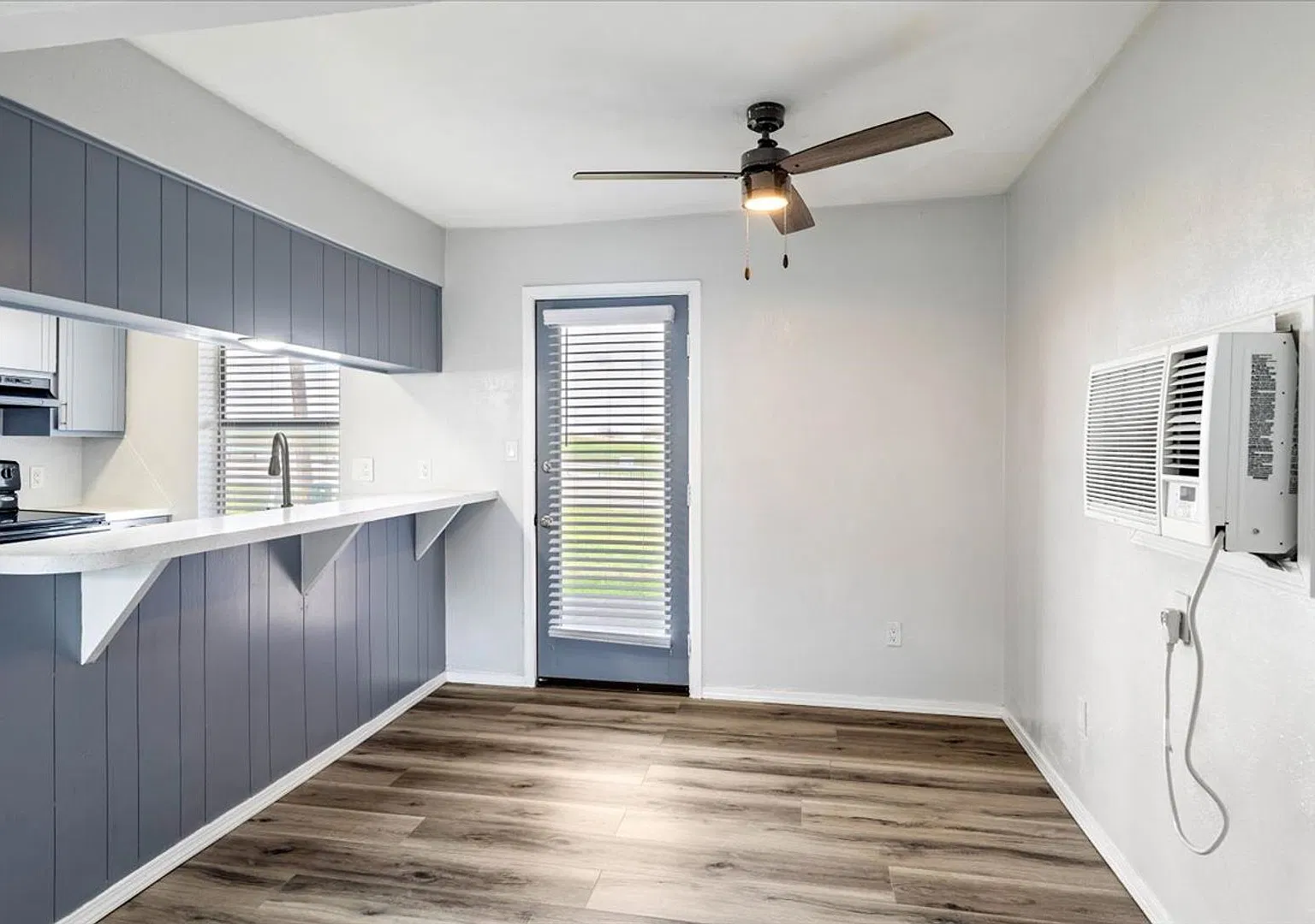 Beautifully Renovated 1Bed /1Bath Apartment Home — Photo 4