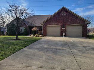 4614 W Hunters Ridge Ln, Greenwood, IN 46143