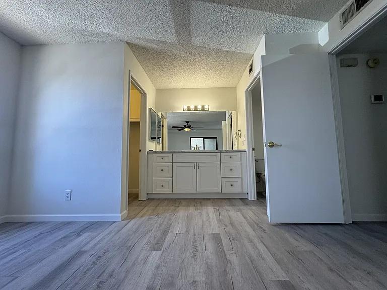850 S River Dr — Photo 31