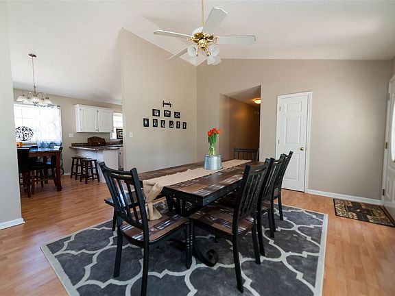 3rd image of 209 Augustine Dr