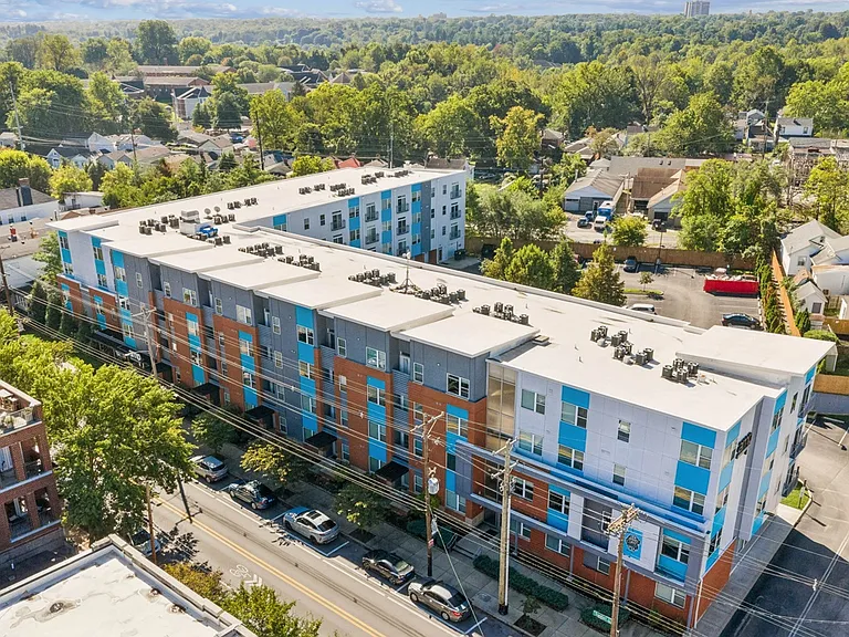 AMP Luxury Apartments — Photo 19
