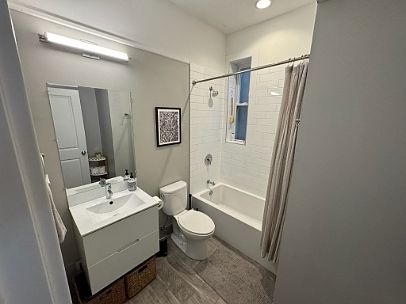 4th image of 1059 N Damen Ave #11350599