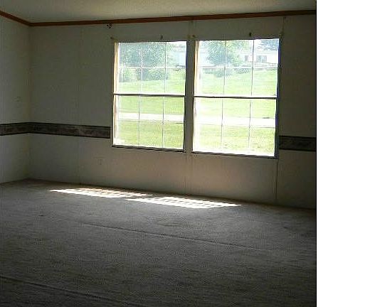 5th image of 135 Sweetwater Dr
