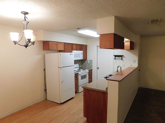 3rd image of 6502 Sayle St #B