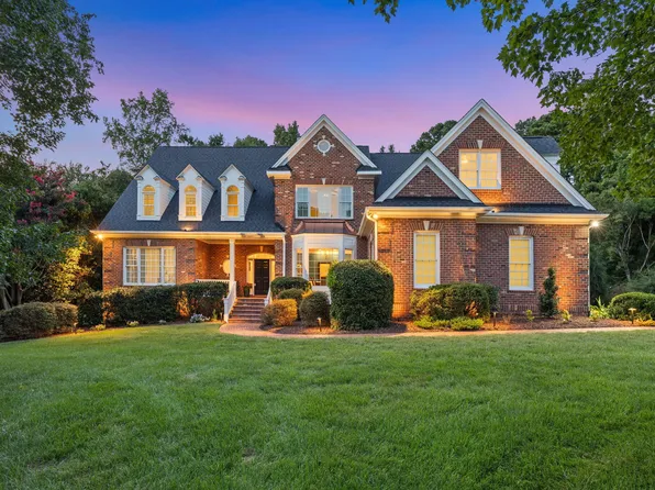 1105 Falls Bridge Dr, Raleigh, NC 27614