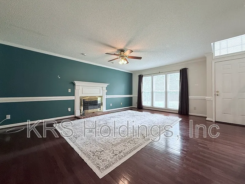 3 bed, 2.5 bath, 1889 sqft, $2,100 — Photo 4