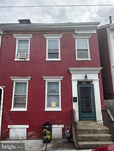 1st image of 222 E Walnut St