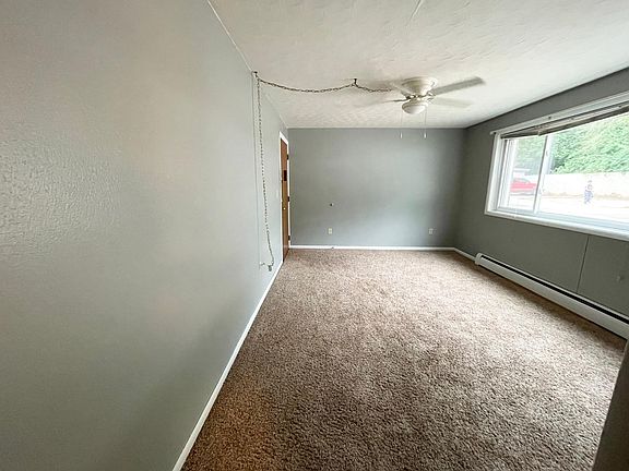 5th image of 200 Carolyn Ln APT 8