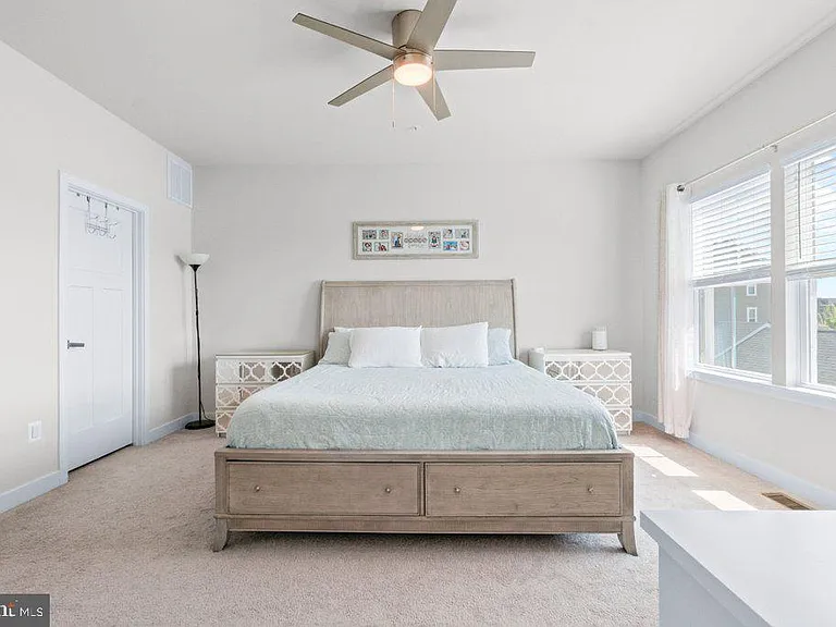 6247 Islington St — Photo 34
