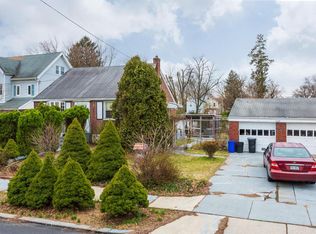24 Stratford Ave, Aldan, PA 19018