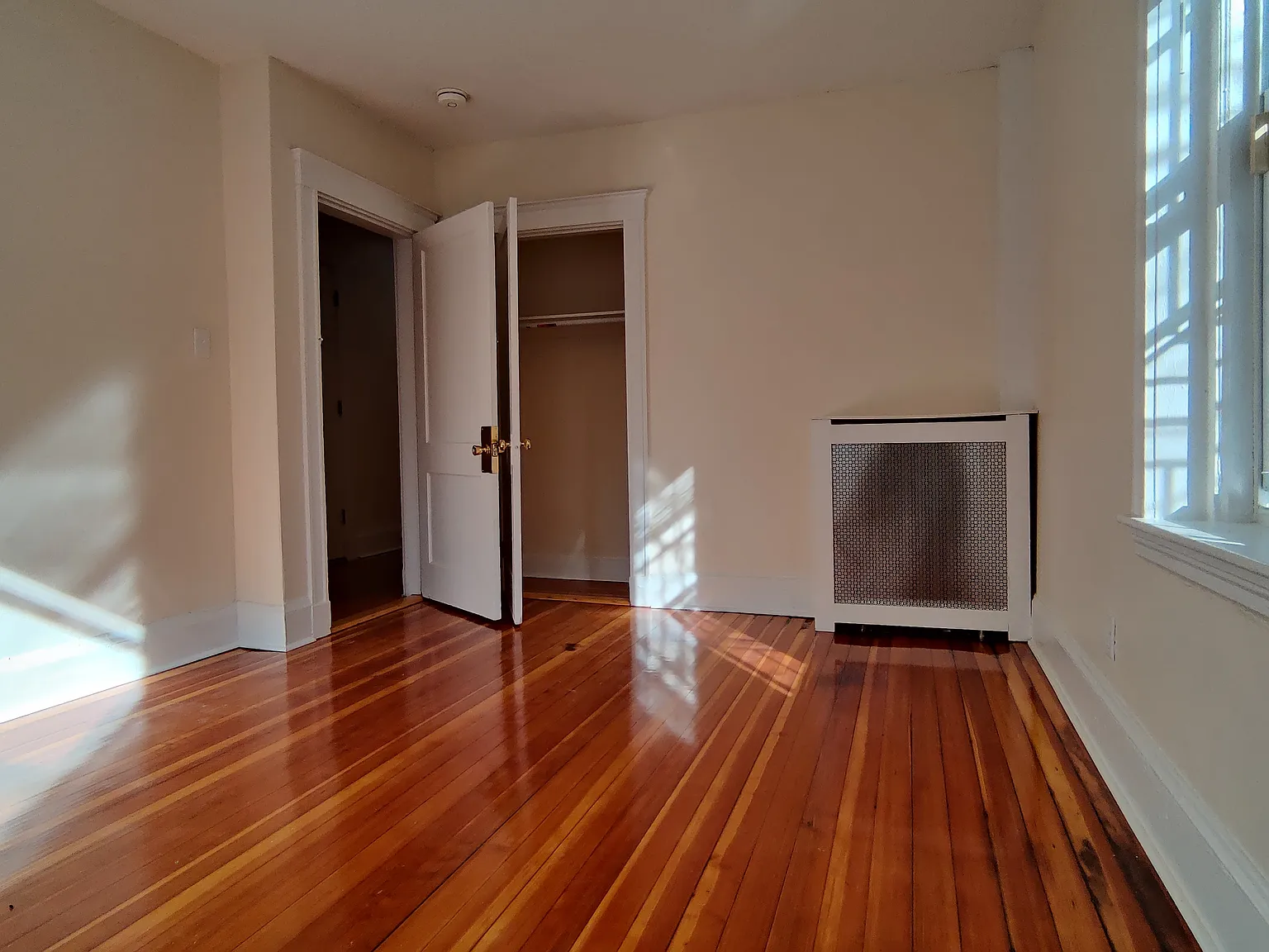 3 bed, 1000 sqft, $3,900 — Photo 4