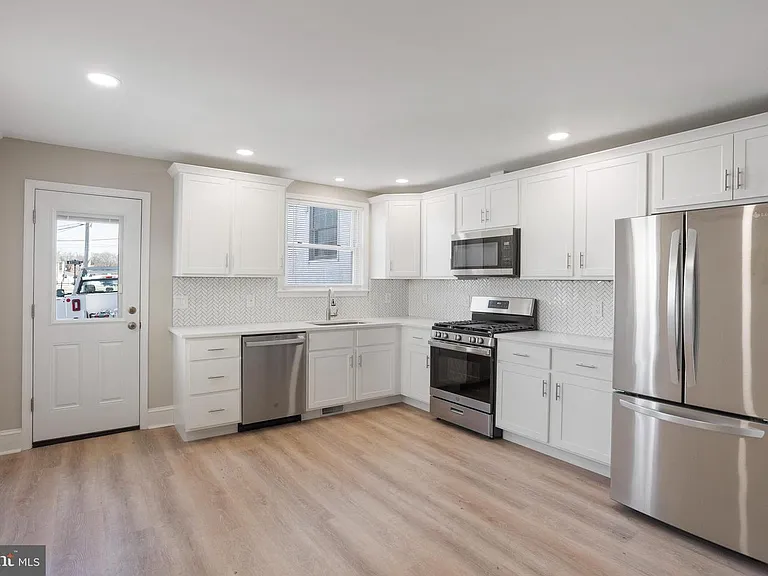 809 N Providence Rd — Photo 1