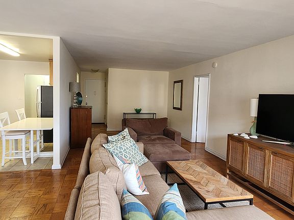 5th image of 860 E Broadway APT 6S