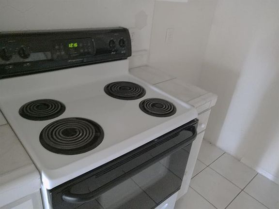 5th image of 206 Plaza Verde Dr
