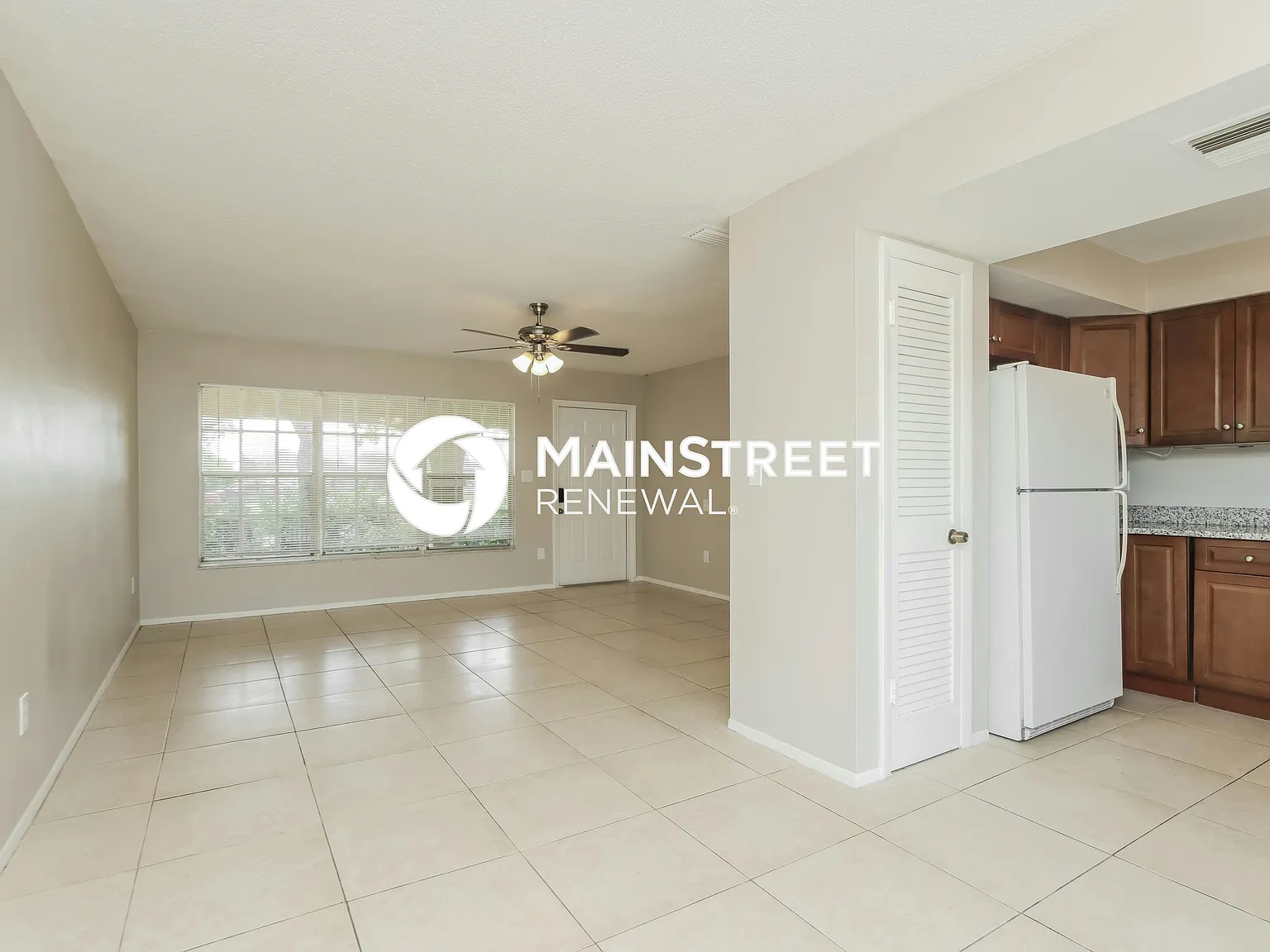 839 Onyx Dr N E — Photo 4
