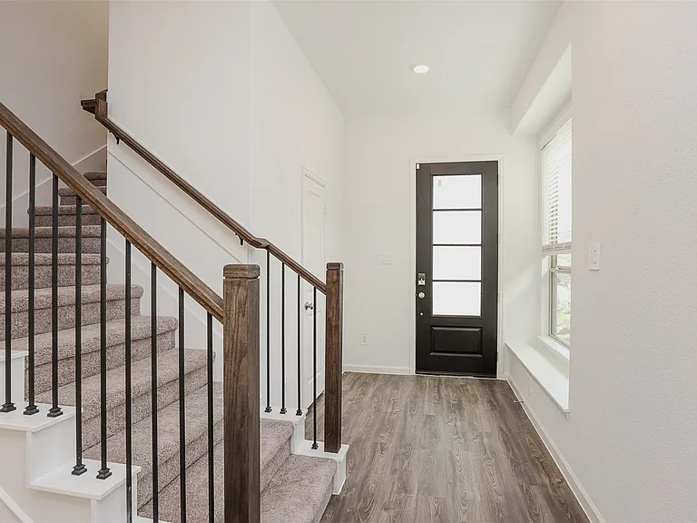 625 Royal Arch Dr — Photo 6