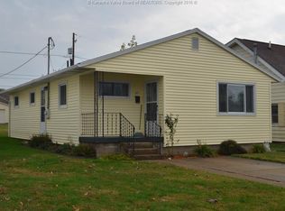 907 Henrietta St, Ravenswood, WV 26164