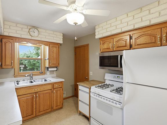 3rd image of 4109 Cleveland St NE