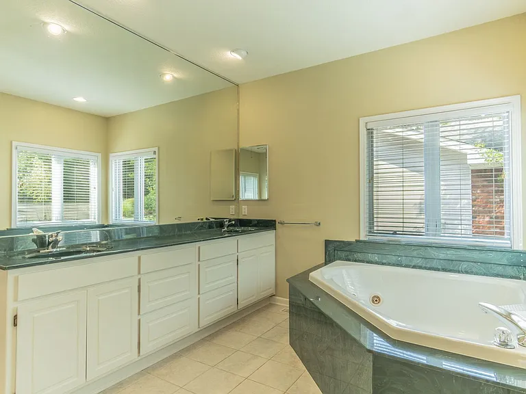 10 Lindura Ln — Photo 32