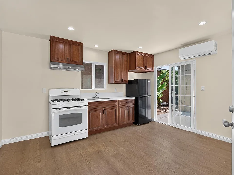 11949 Truro Ave #1/2