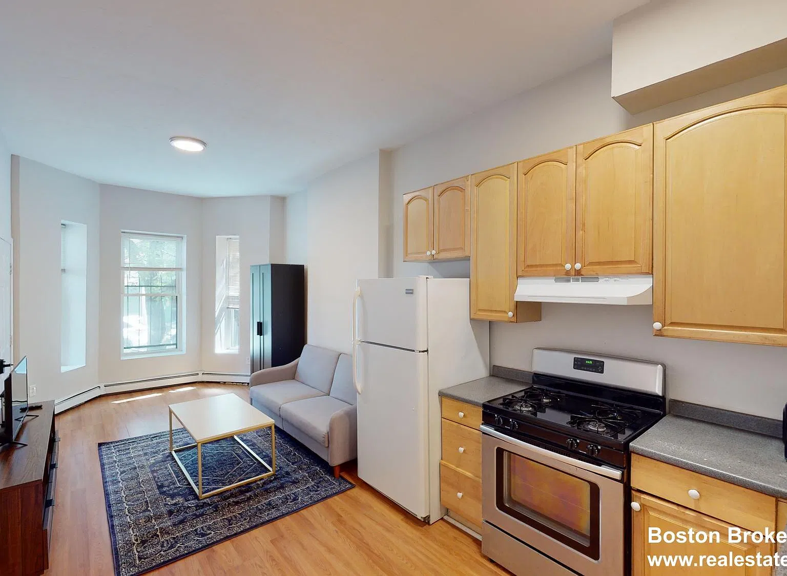 3 bed, 9999 sqft, $5,200 — Photo 1
