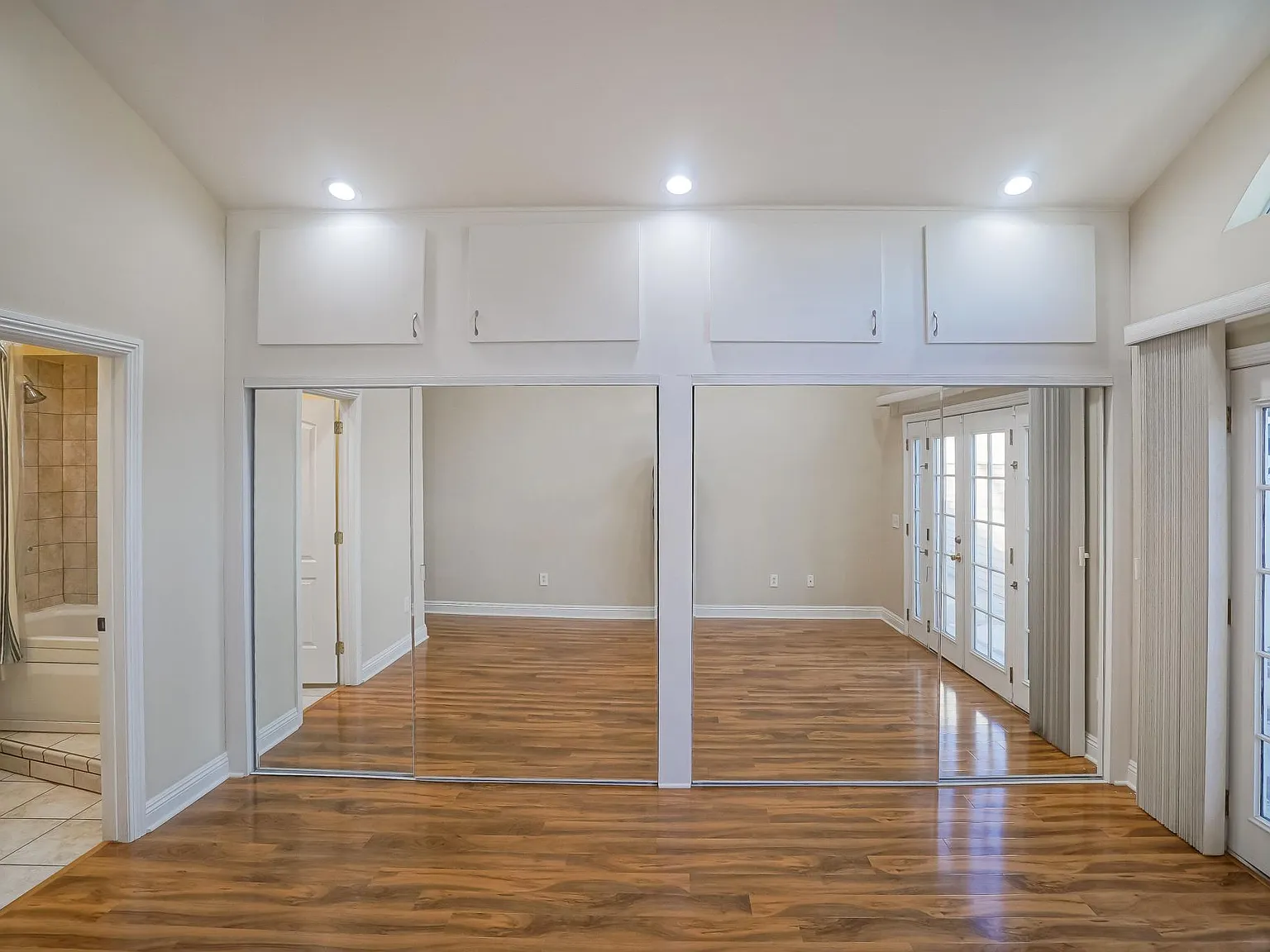 6942 Alcove Ave — Photo 4