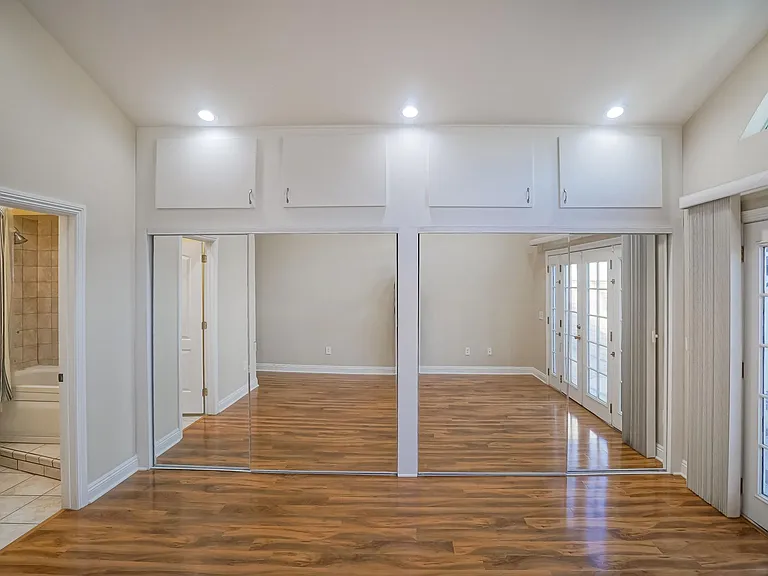 6942 Alcove Ave — Photo 4