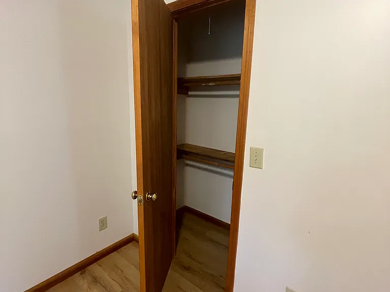 752 Meadow Brook Ln — Photo 8
