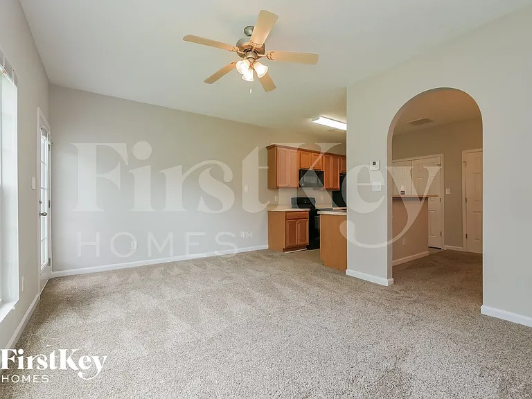 562 Maggie Ln — Photo 5