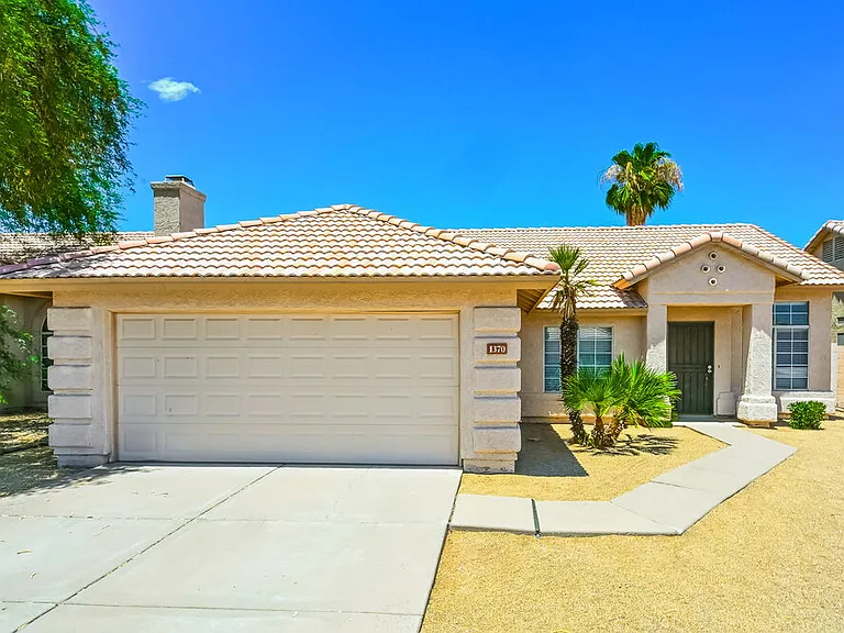 1370 W Gary Dr — Photo 1