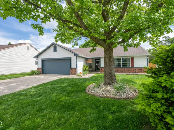 1084 Lake Dr W, Brownsburg, IN 46112