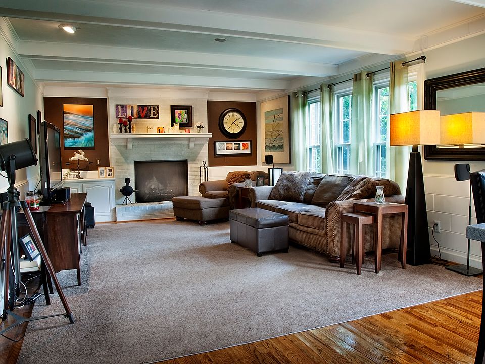 1st image of 953 Royal Oak Close