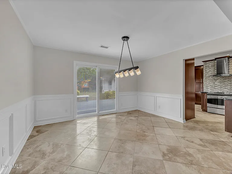 917 Wordsworth Dr — Photo 7