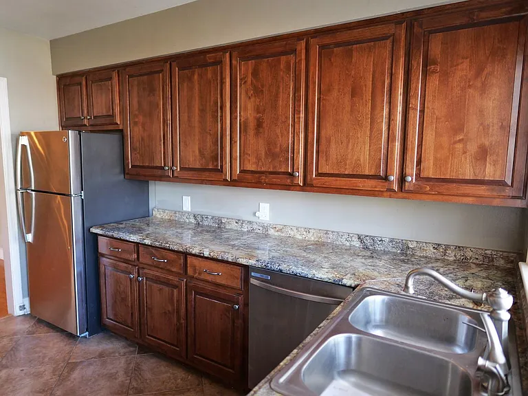 Kitchen, all stainless appliances, new Samsung dishwasher Q4 of 2021.