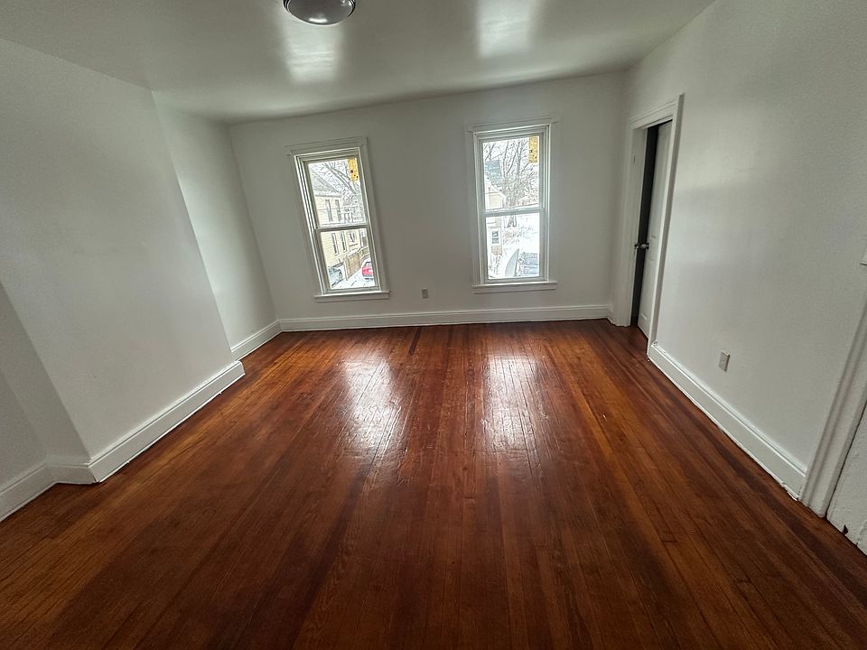 1st image of 1127 Neilson St Floor 2