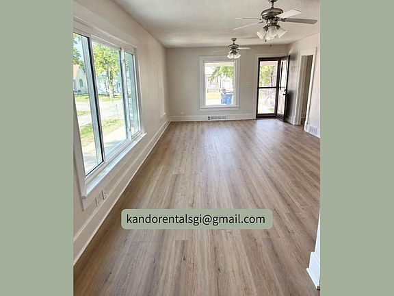 3rd image of 909 W 10th St