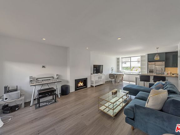 2nd image of 960 N San Vicente Blvd APT 7