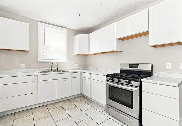 132 S Highland Ave — Photo 6