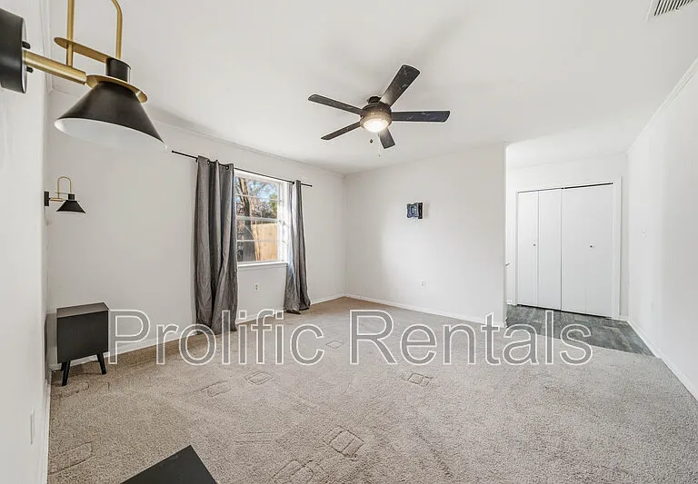 610 Creek St — Photo 30