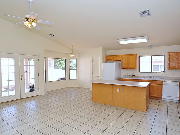 5th image of 2082 W Three Oaks Dr