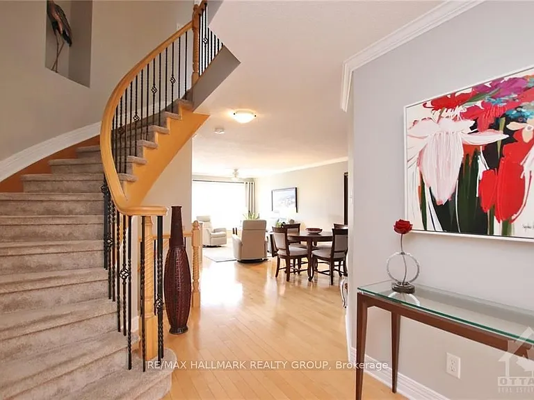 61 Scampton Dr — Photo 3