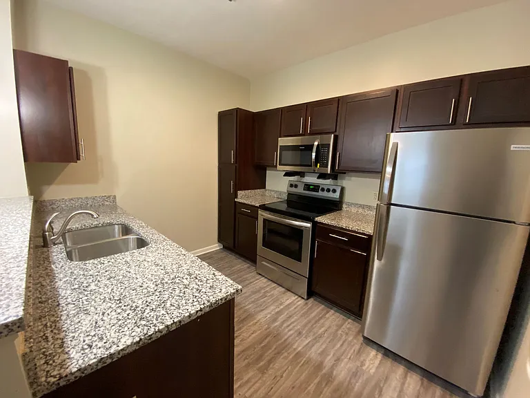 Rivers Pointe Apartments — Photo 11