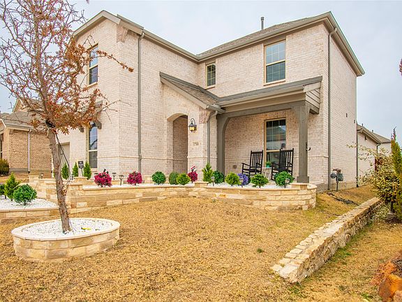 2nd image of 1700 Hydrangea Ln