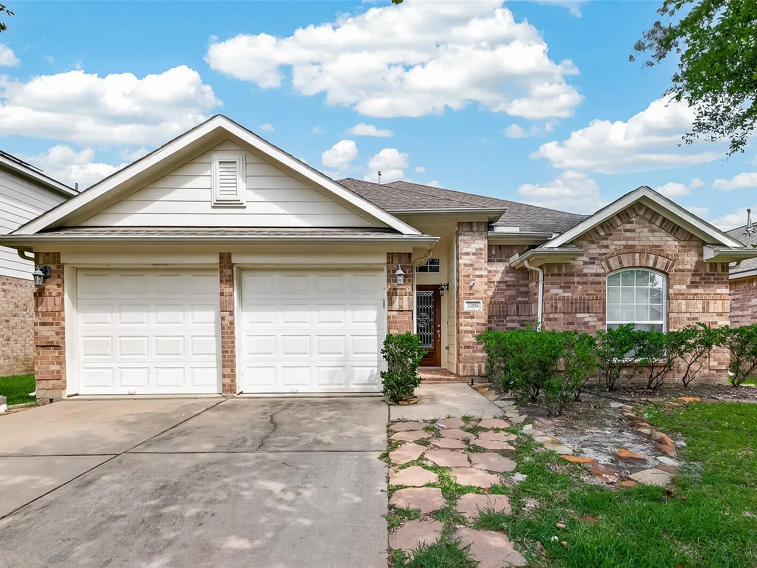 3 bed, 2.0 bath, 1614 sqft, $2,200 — Photo 1