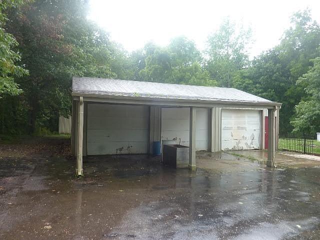 2nd image of 3231 Martin Rd