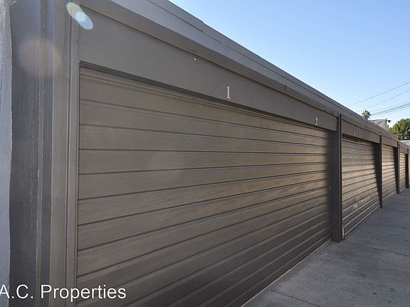 3rd image of 12807-13 Burbank Blvd #17483173