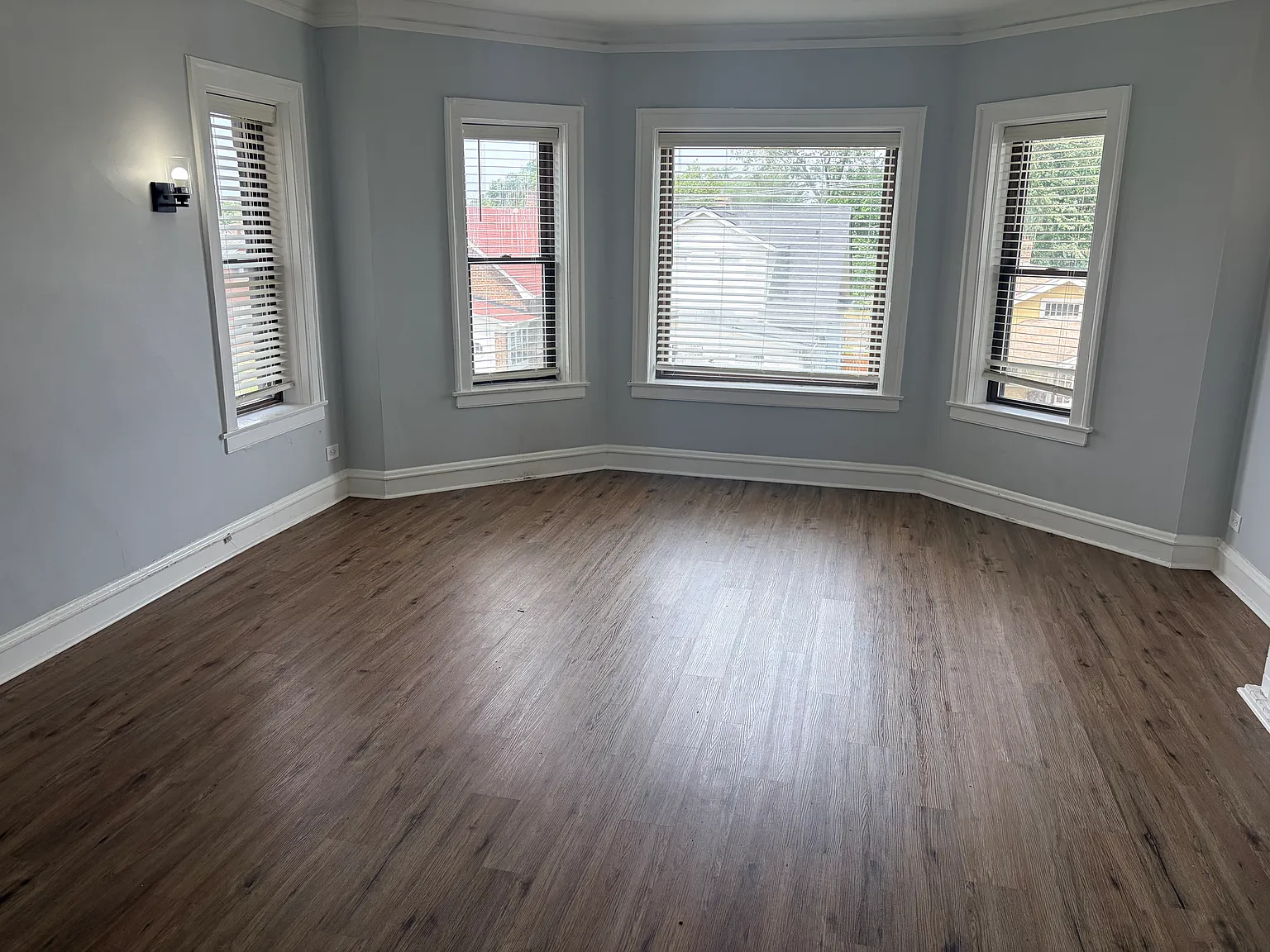 3 bed, 1500 sqft, $1,900 — Photo 2
