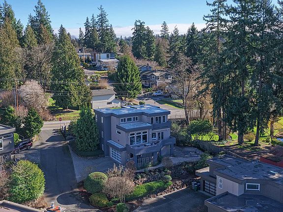 2nd image of 11121 NE 91st Ln