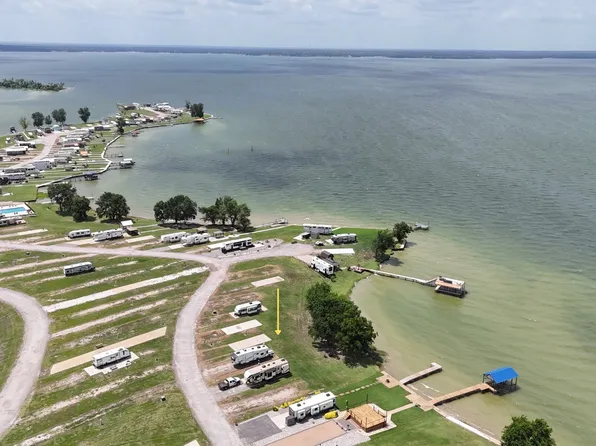 5136 Peninsula Rd, Kerens, TX 75144