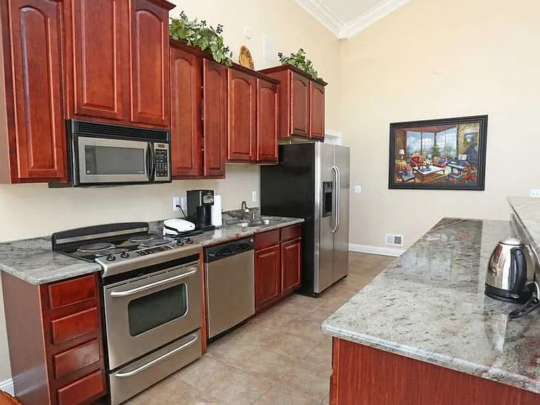 Kings Lane Apartments — Photo 9